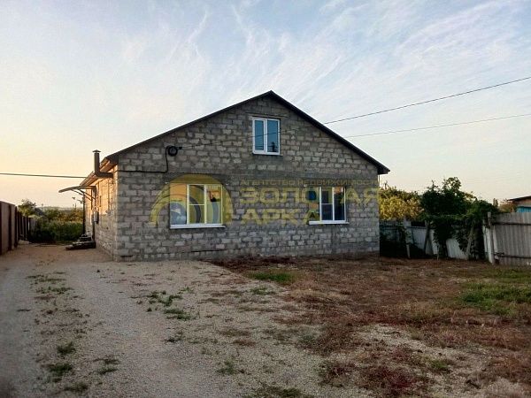 Дом с участком, 115 кв.м., улица Коммунистическая Дом с участком, 115 кв.м., улица Коммунистическая