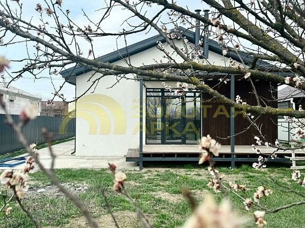 Дом с участком, 111 кв.м., улица Октябрьская, дом 24 Дом с участком, 111 кв.м., улица Октябрьская, дом 24