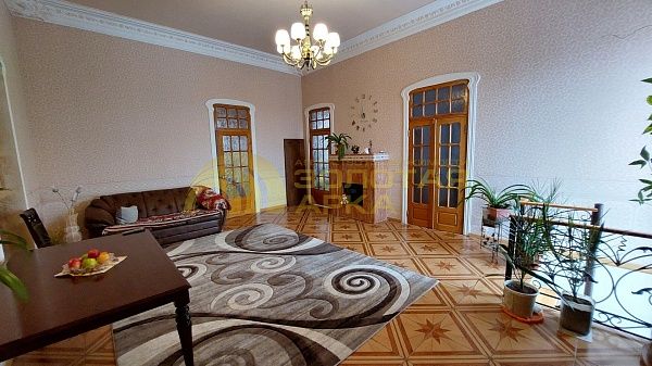 Дом, 395 кв.м.
