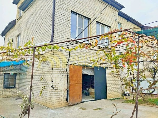 Дом с участком, 241 кв.м.