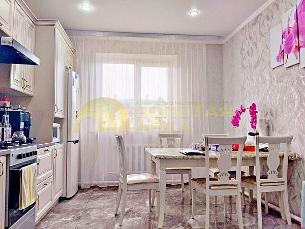 Дом с участком, 241 кв.м.