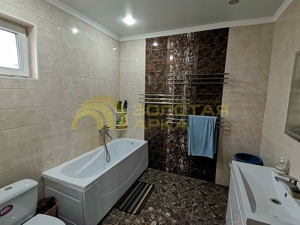 Дом с участком, 330 кв.м. Дом с участком, 330 кв.м.