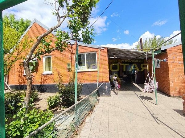Дом с участком, 70 кв.м., улица Почтовая, дом 71 Дом с участком, 70 кв.м., улица Почтовая, дом 71