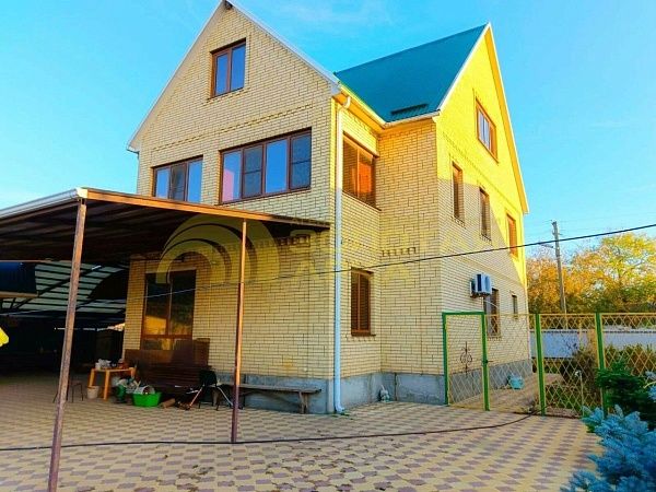Дом с участком, 250 кв.м., Краснодарский край, Крымский район, Варениковская Дом с участком, 250 кв.м., Краснодарский край, Крымский район, Варениковская