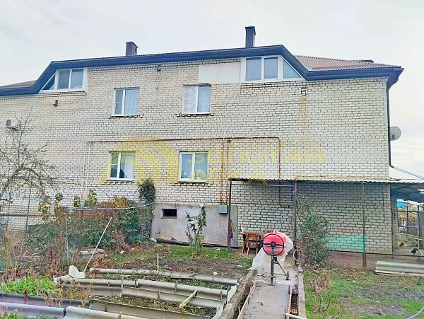 Дом с участком, 241 кв.м.