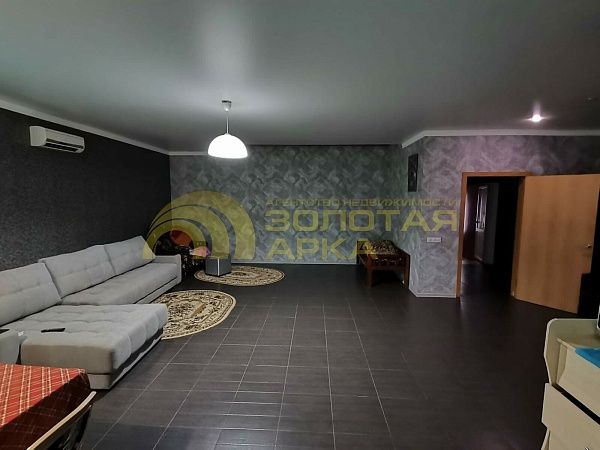Дом с участком, 330 кв.м. Дом с участком, 330 кв.м.
