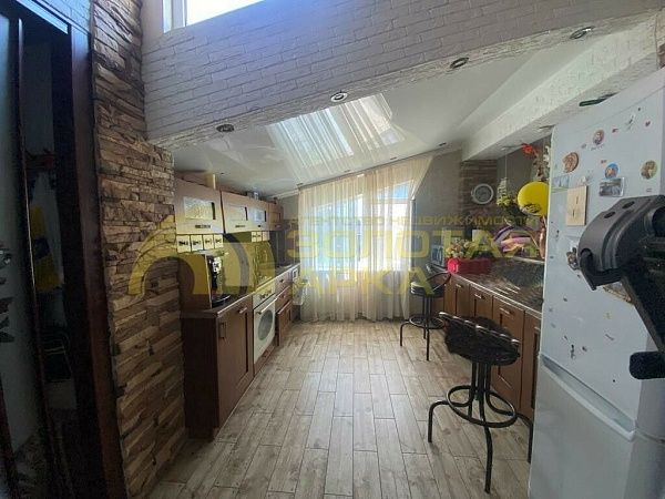 Дом с участком, 190 кв.м.
