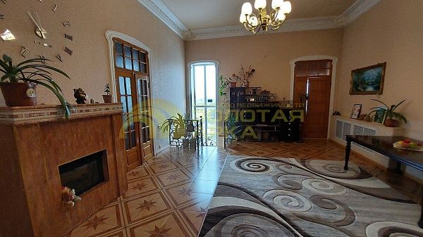 Дом, 395 кв.м.