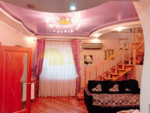 Дом с участком, 250 кв.м. Дом с участком, 250 кв.м.