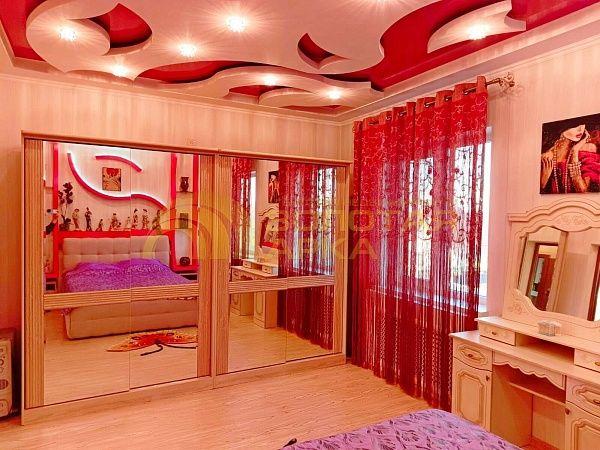 Дом с участком, 250 кв.м. Дом с участком, 250 кв.м.