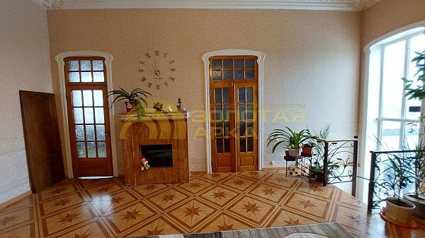 Дом, 395 кв.м.