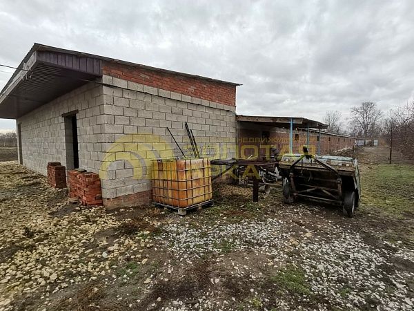 Дом с участком, 330 кв.м. Дом с участком, 330 кв.м.