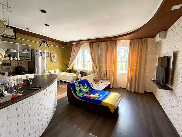 Дом с участком, 240 кв.м. Дом с участком, 240 кв.м.