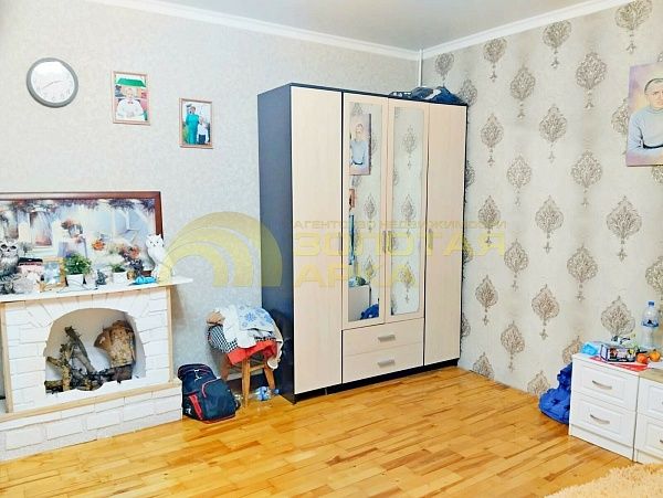 Дом с участком, 241 кв.м.