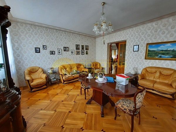Дом, 202 кв.м.