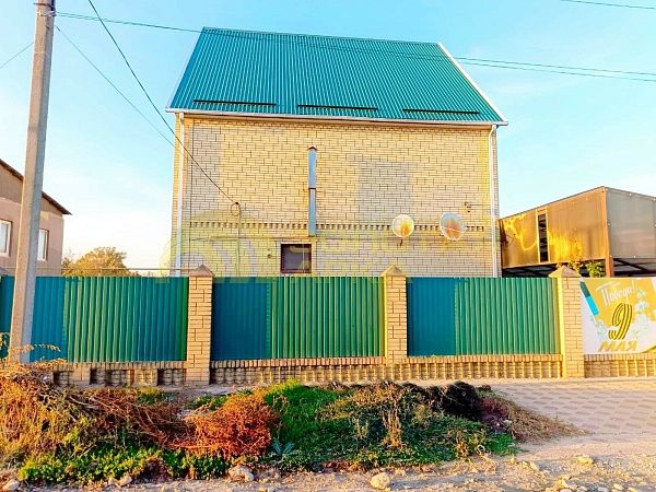 Дом с участком, 250 кв.м. Дом с участком, 250 кв.м.