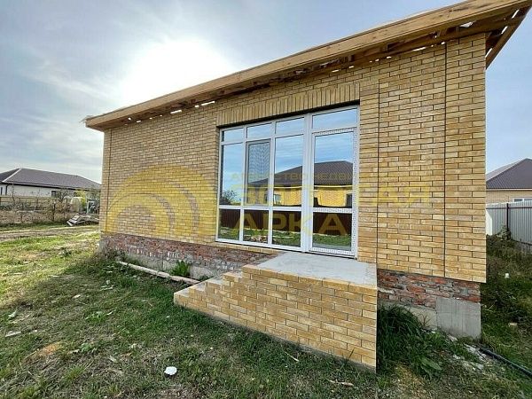 Дом с участком, 104 кв.м., улица Красная, дом 131 Дом с участком, 104 кв.м., улица Красная, дом 131