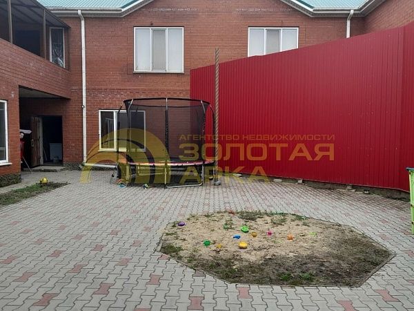 Дом с участком, 225 кв.м. Дом с участком, 225 кв.м.