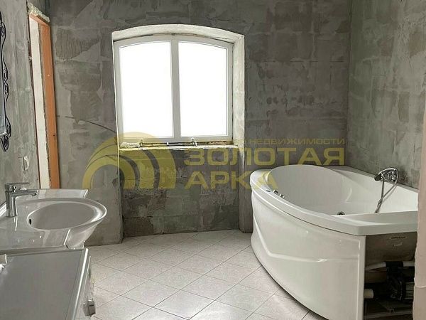 Дом с участком, 167 кв.м.