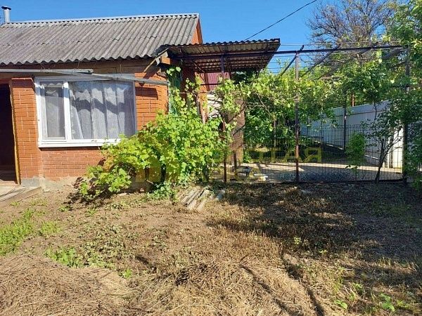 Дом с участком, 40 кв.м., улица Мира, дом 33 Дом с участком, 40 кв.м., улица Мира, дом 33