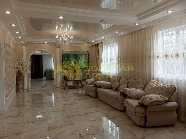 Дом с участком, 220 кв.м. Дом с участком, 220 кв.м.